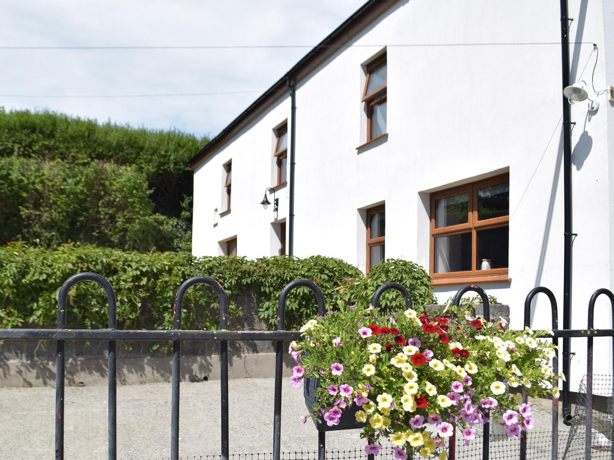 Ty Celyn Farmhouse Pontyates Extérieur photo